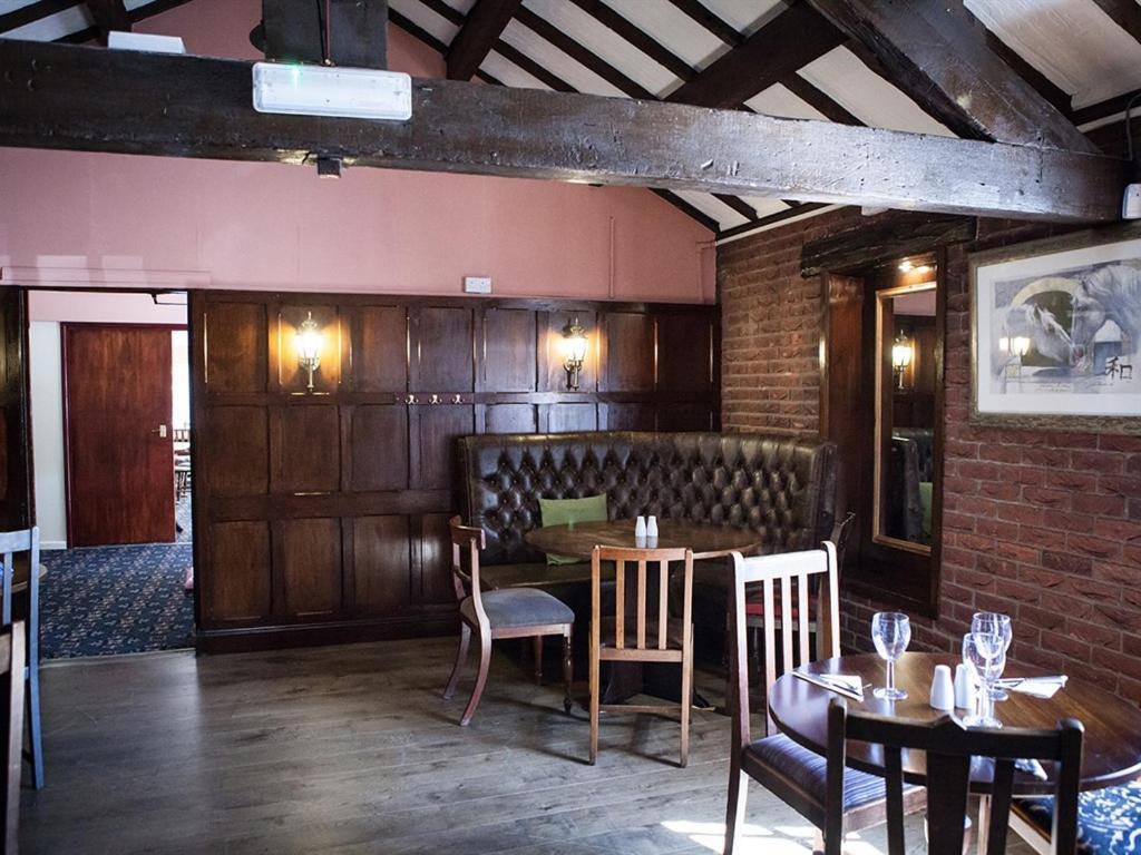 The Crewe Arms Hotel Екстериор снимка