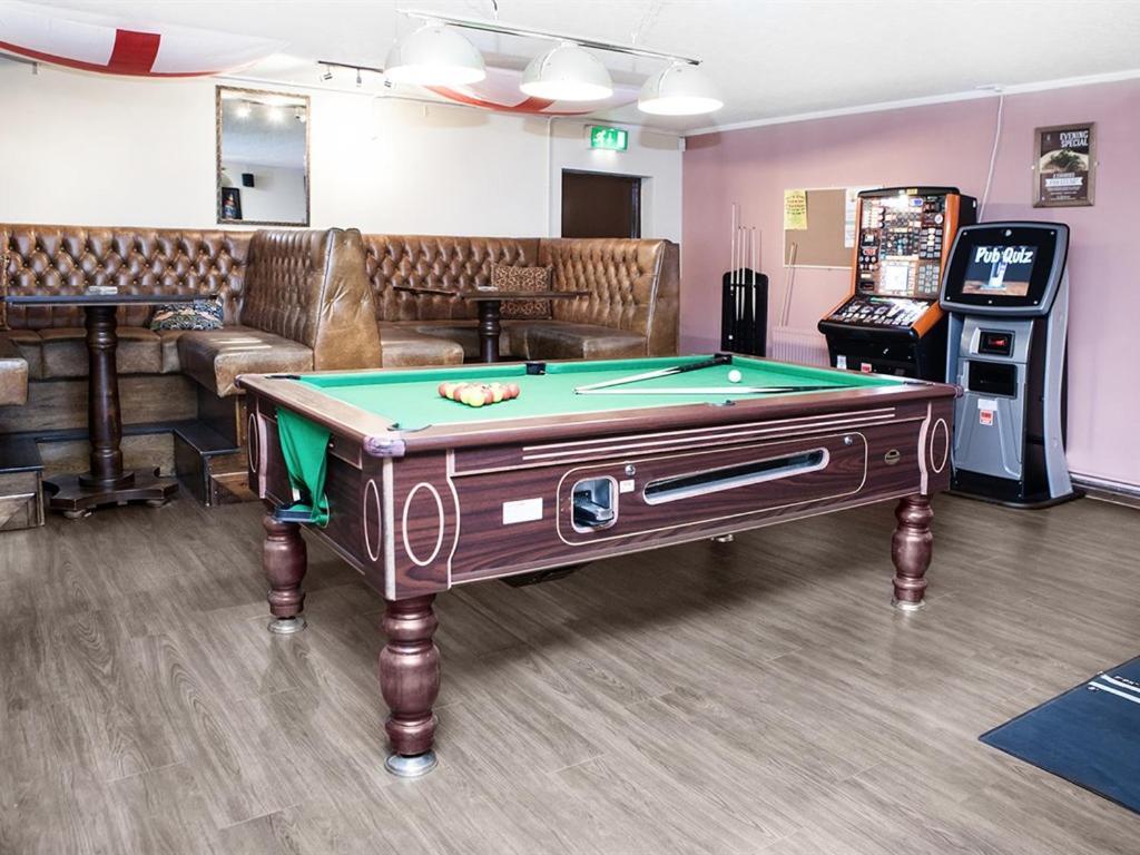 The Crewe Arms Hotel Екстериор снимка