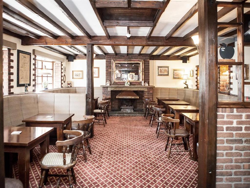 The Crewe Arms Hotel Екстериор снимка