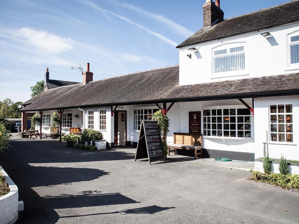 The Crewe Arms Hotel Екстериор снимка