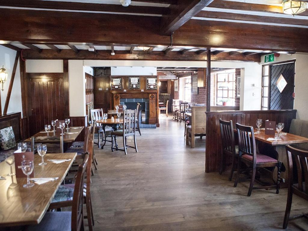 The Crewe Arms Hotel Екстериор снимка